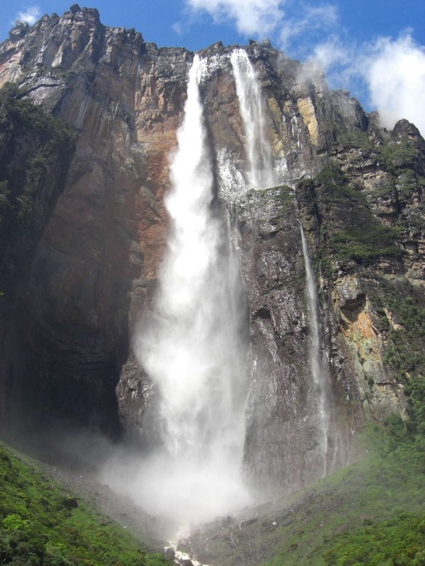 Salto-Angel-Venezuela-cascada-creative-commons-scaled