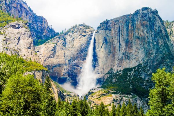 Yosemite-Falls-USA-cascada